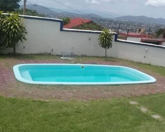 Beautiful house in residential Burgos - Temixco - Alberca