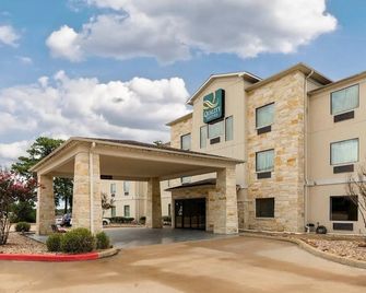 Quality Suites - Huntsville - Building