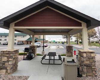 My Place Hotel- Cheyenne, WY - Cheyenne - Patio