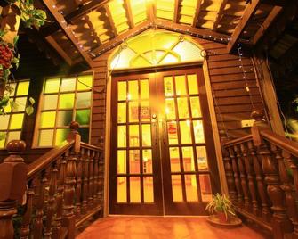 Six Villa Inn - Dungun - Lobby