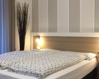 apartment overlooking the Brenta Dolomites - Molveno - Bedroom
