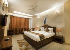 Imperial Apartment Fortis - Gurugram - Bedroom