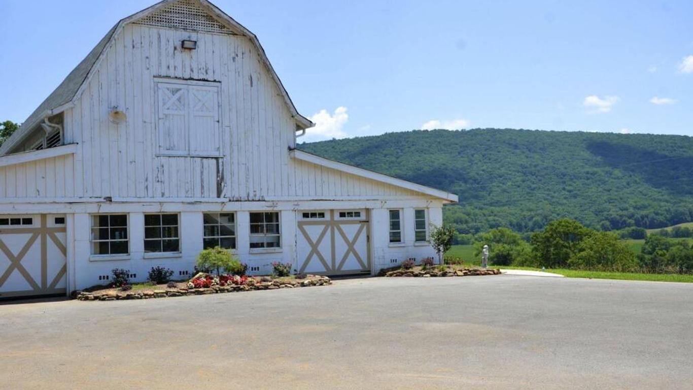 Mountain Cove Farms Resort