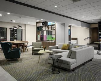 Holiday Inn & Suites Boston-Peabody by IHG - Peabody - Лаунж