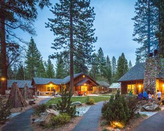Evergreen Lodge at Yosemite - Mather - Building