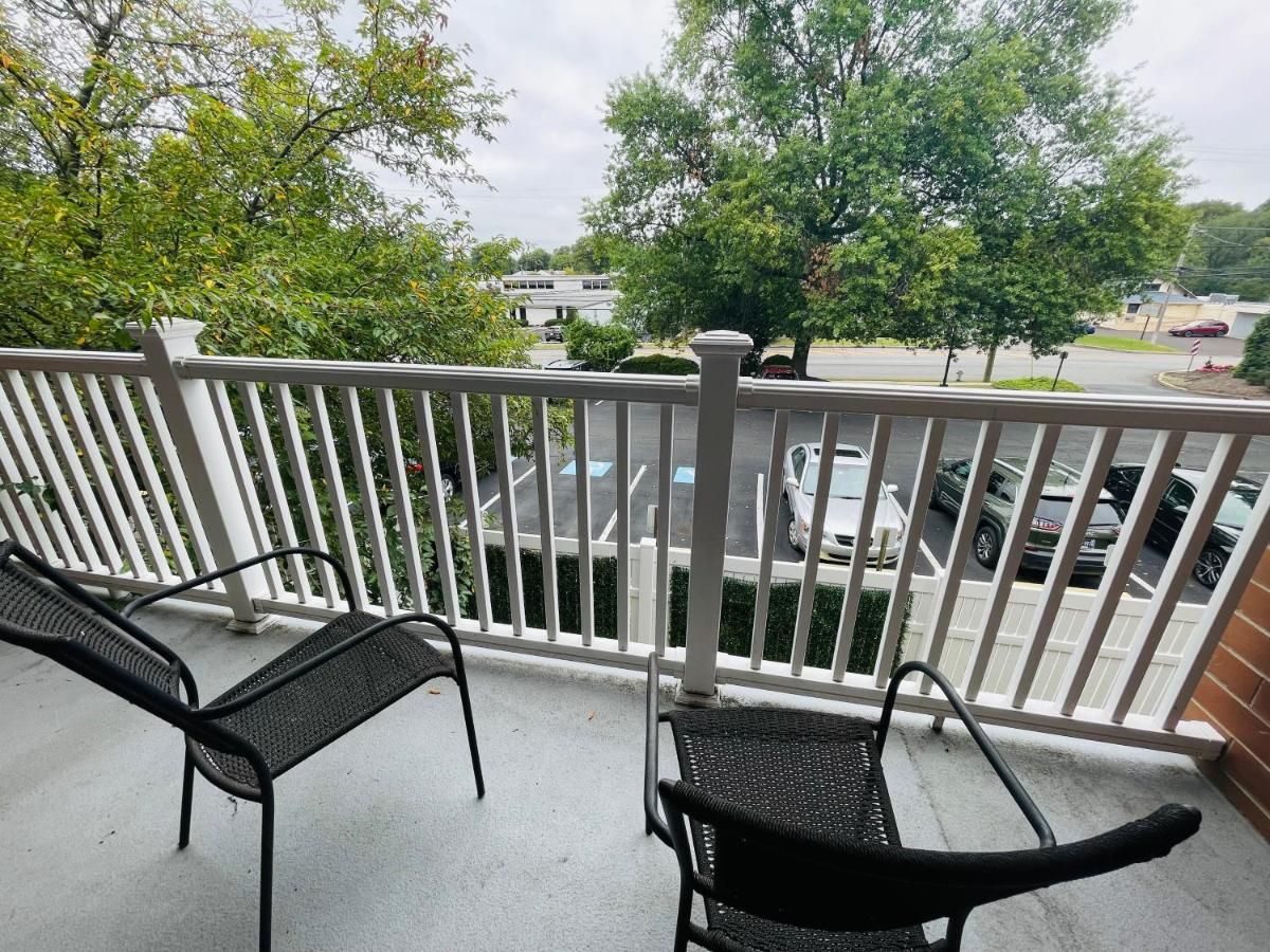 Bright 2br Cherry Blossom View Balcony