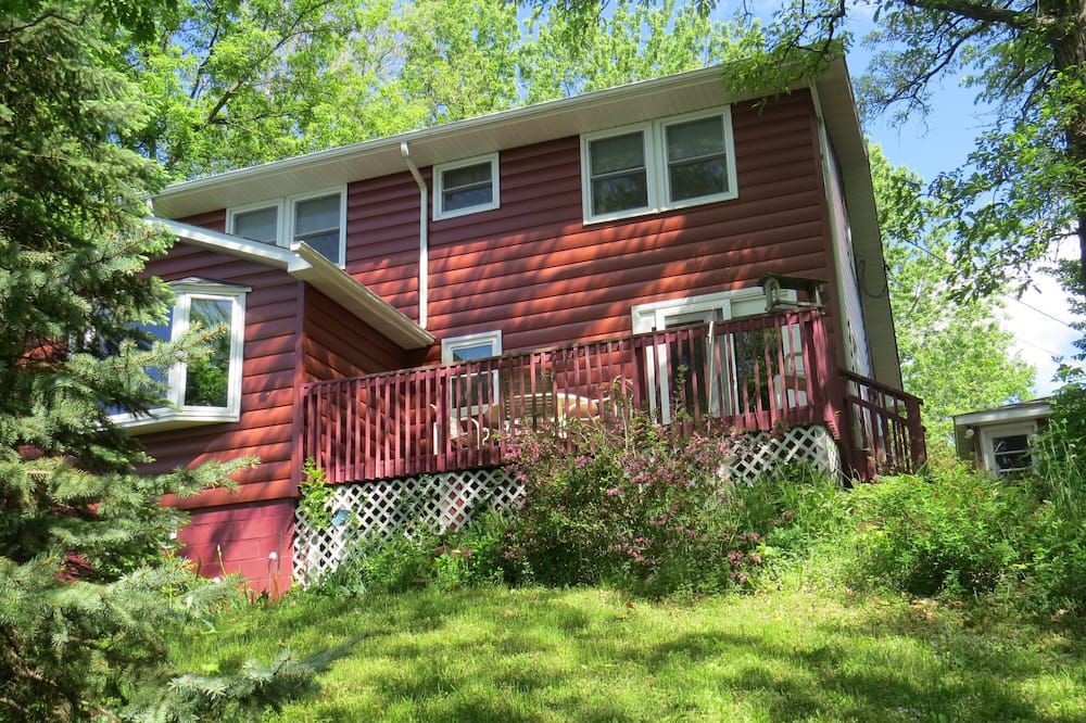Lakefront Home on North Shore of Rice Lake with private dock - Rice Lake - Gebouw