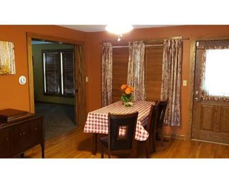 Cozy Country Farm Stay - Fredonia - Comedor
