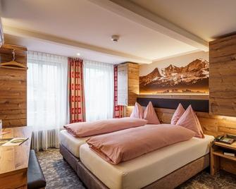 Alpenblick Hotel & Restaurant Wilderswil by Interlaken - Wilderswil - Bedroom