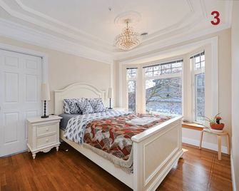 7 Bedrooms in the Heart of Vancouver - Vancouver - Slaapkamer