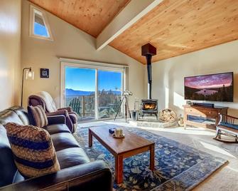 Scenic Escape - Echo Lake - Living room