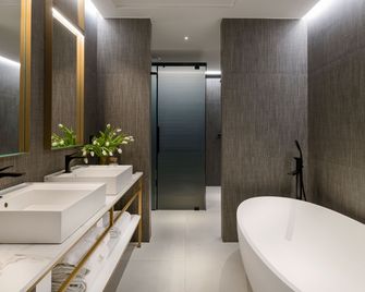 We Me Suite Hotel - Riccione - Baño