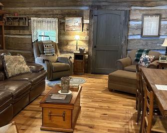 Beautiful Log Cabin - Minutes from Downtown Abingdon - Abingdon - Wohnzimmer