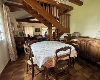 Family home in South Vendée, between land and sea, in a quiet, wooded garden. - Luçon - Eetruimte
