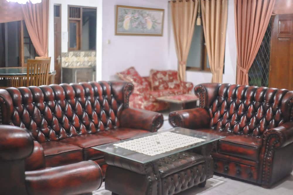 Aquarius Orange Hotel & Villa