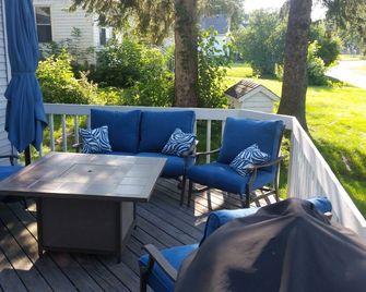 Dartt's Park Flat - Owatonna - Patio