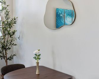 The Garden Suite in London, On 1BR, 1B with free washer and dryer - London