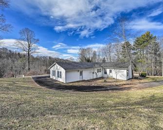 Serene Blue Ridge Getaway in Galax with Yard! - Galax - Будівля