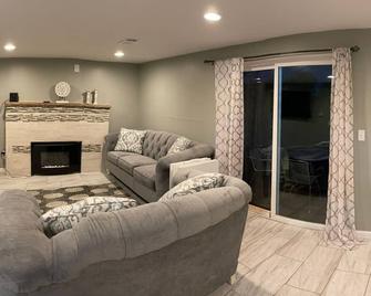 Cute lake front home on an all-sports lake - Commerce Township - Living room