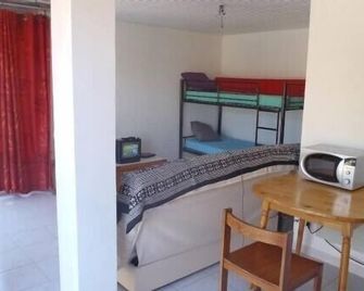 Gruissan apartment renovated with large terrace open view on the marina - Gruissan - Chambre