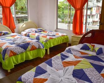 Santa Cruz Backpackers Hostal - Baños - Schlafzimmer