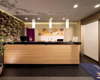 Shinsaibashi-Higashi Crystal Hotel - Osaka - Front desk