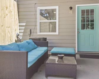 2 Bedroom Townhouse Fire Pit - Bbq - Fun Relax - Mableton - Patio