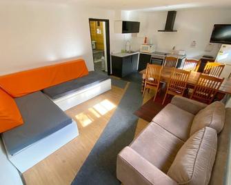 The Granny Flat - Thredbo - Sala de estar