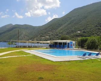 Menes Hotel - Desimi - Pool