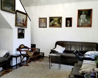 릴리스 하우스 - 푸치오아사 - 거실