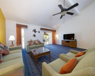 Make Your Trip More Enjoyable! 2 Relaxing Units, Onsite Pool and Free Parking! - Princeville - Huiskamer