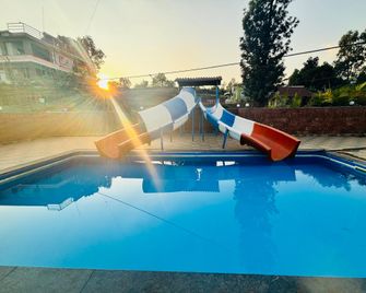 Sabo Resort - Panchgani - Pool