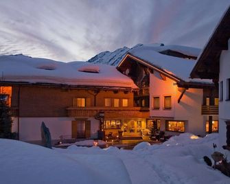 Apartment Diedamskopf - Alpenrose - Hotel - Apartments - Au - Building