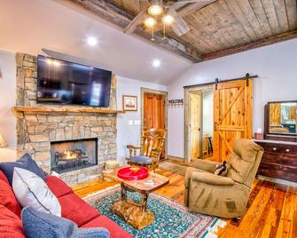 Horne Hollow - Swannanoa - Living room