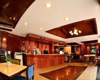 Silom Village Inn - Bangkok - Front desk