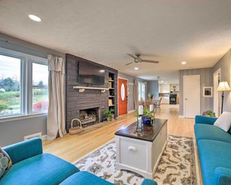 Home w/ Yard: 8 Mi to French Broad River Park - Asheville - Σαλόνι