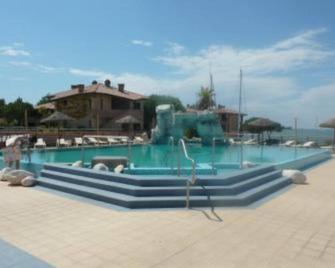 Between boats and beach apt 810 - Grado - Zwembad