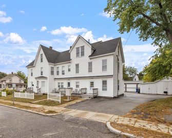 City Chic 2nd flr Studio w Enclosed Private Porch - Manchester - Building