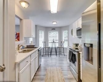 Cozy North Carolina Abode - Minutes from Downtown! - Mount Holly - Cocina