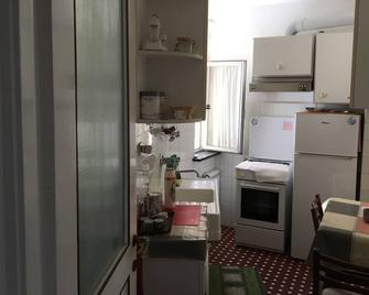 In the center apartment, 3 minutes walk to the sea, elevator 3 floor - Santa Margherita Ligure - Kitchen