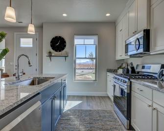 Relaxing| 4 bedroom | lazy river | mini golf | SP - Washington - Kitchen