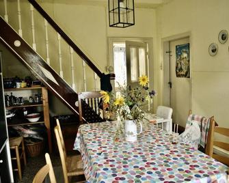 Rustic farmhouse for groups and families - Neetze - Comedor