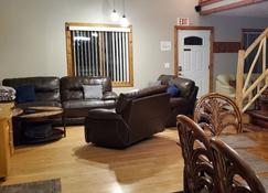 Amazing cottage in a forest with great amenities - Necedah - Living room