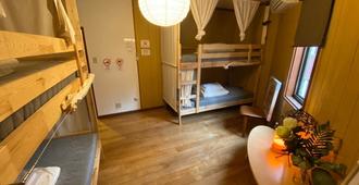 Tsuruya Guesthouse - Hostel - Hi-rô-si-ma - Phòng ngủ