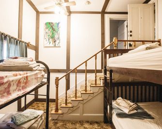 The Hostel California - Bishop - Schlafzimmer