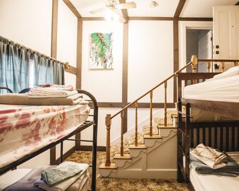 The Hostel California - Bishop - Bedroom