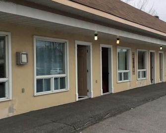 Auberge Du Lac Beauchamp - Gatineau - Building