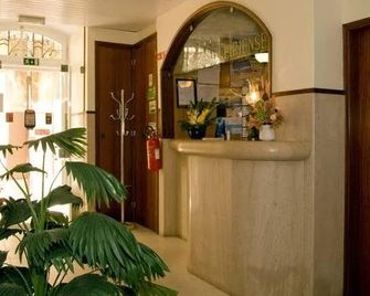 Hotel Leiriense - Leiria - Рецепція