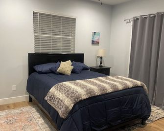 Charming 2-bedroom backyard apartment in gorgeous Ogden with WiFi, - Ogden - Bedroom