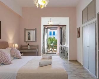 Kasteli Studios & Apartments - Panormos